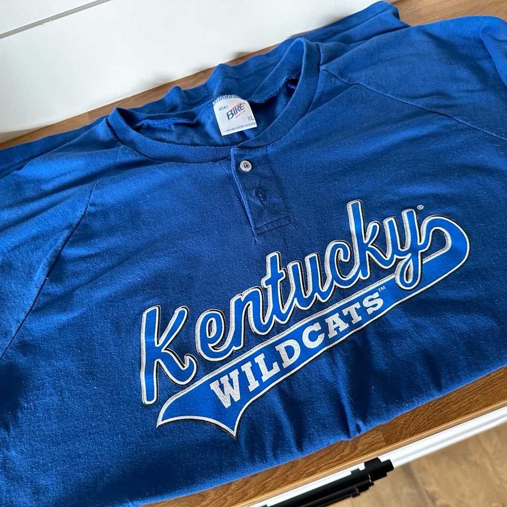 Vintage Kentucky Wildcats Two-Button T-Shirt Sing… - image 4