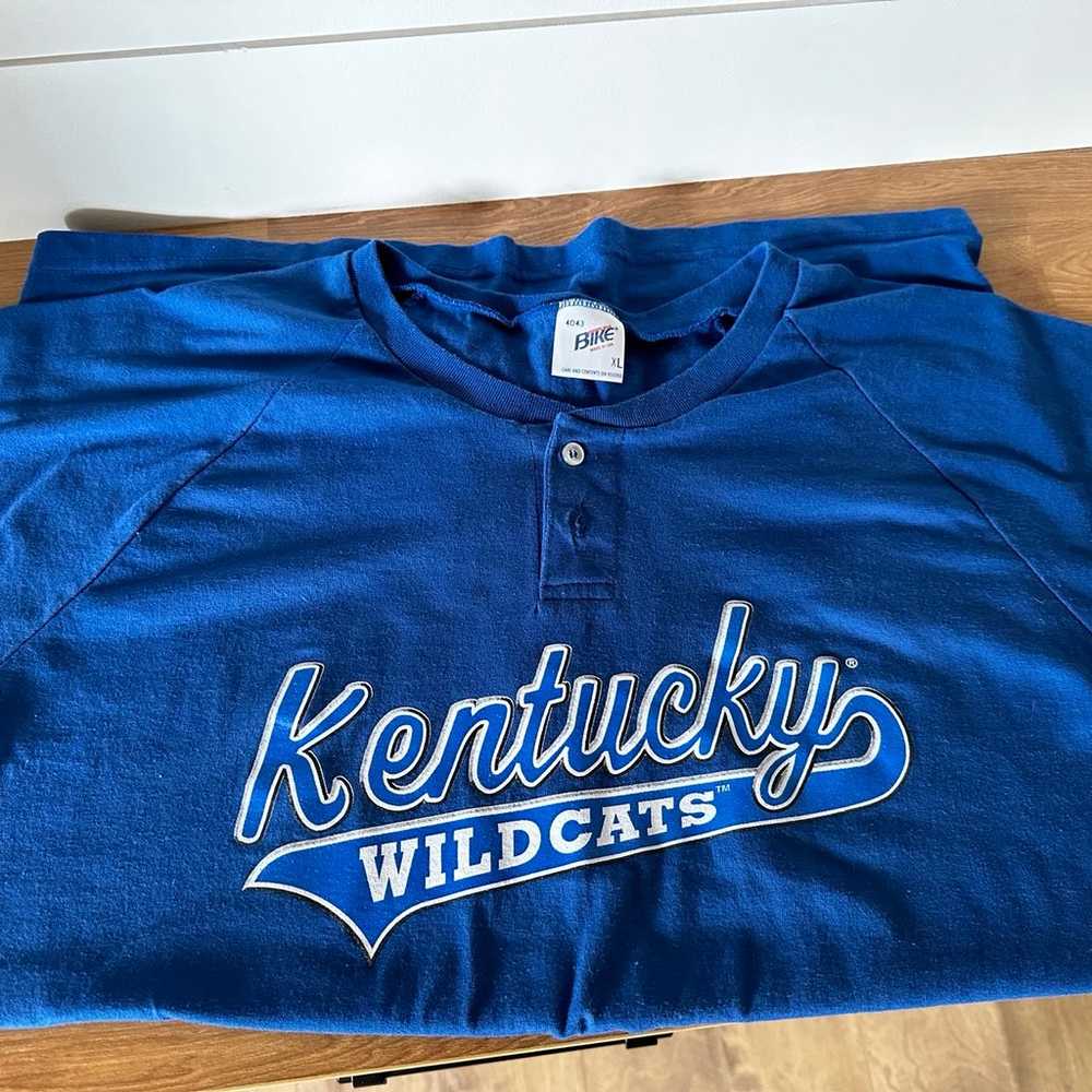 Vintage Kentucky Wildcats Two-Button T-Shirt Sing… - image 5