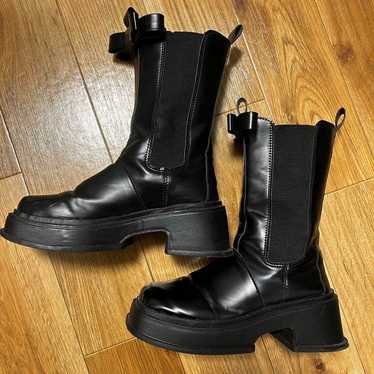 Side gore boots - image 1