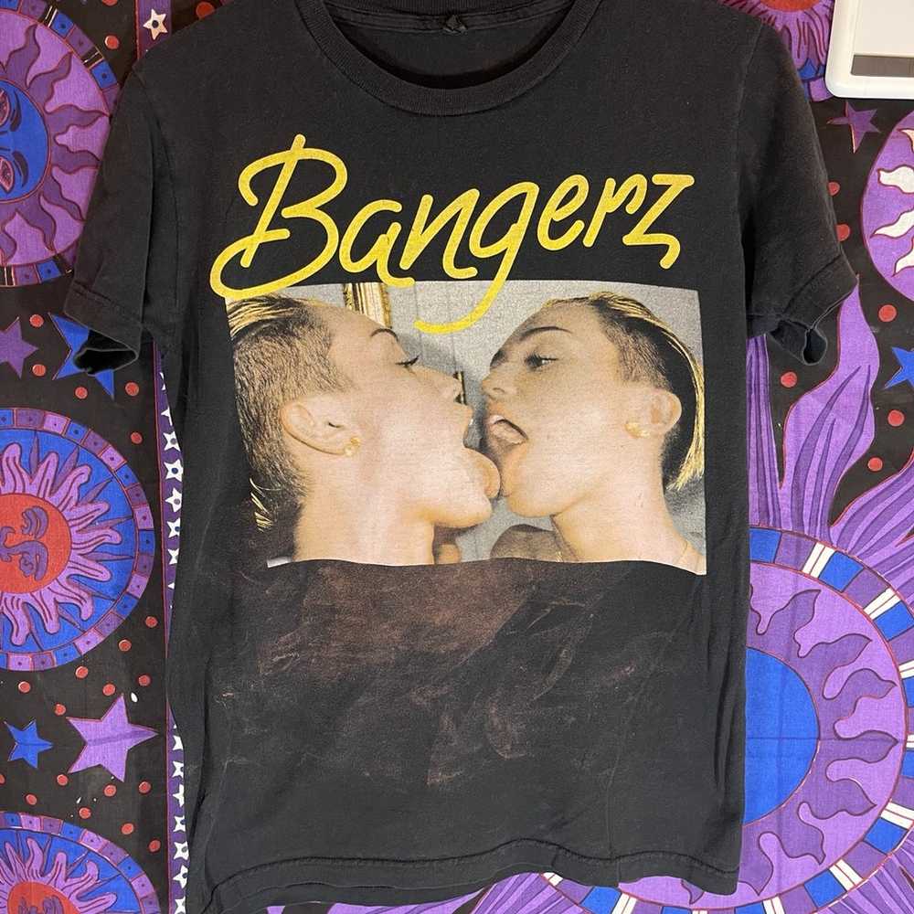 2013 Miley Cyrus black “Bangerz” graphic tour tee… - image 1