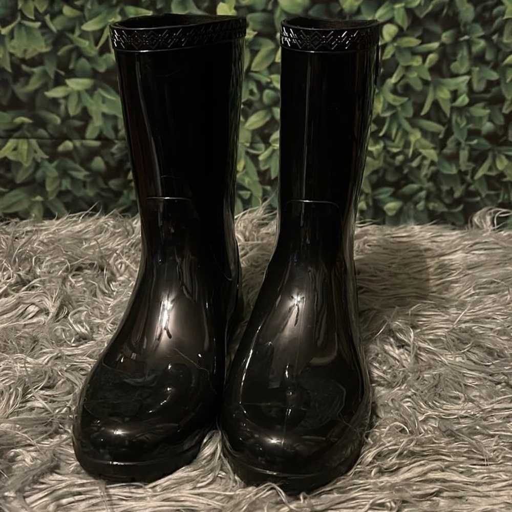 UGG Shaye Glossed Rain Boots size 9 Black EUC W/ … - image 4