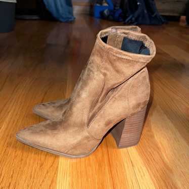 NWOT Steve Madden Ankle Boots Chestnut Brown suede