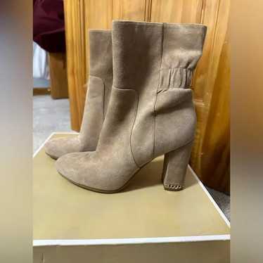 Michael Kors Dolores Suede Bootie size 7.5 GOOD CO