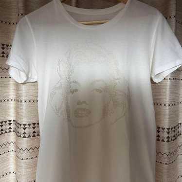 Marilyn Monroe t-shirt.