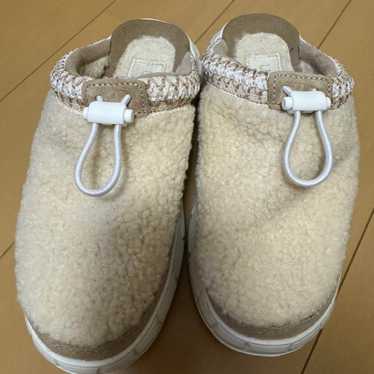 UGG   23 - image 1