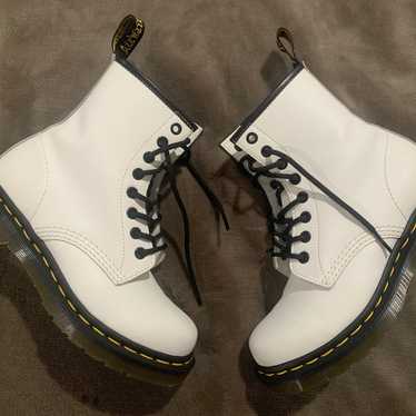 White dr fashion martens size 5