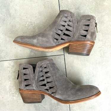 Vince Camuto Peera Gray Suede Cut Out Bootie 6.5M