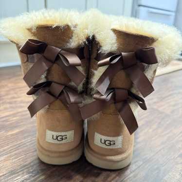 UGG Bailey Bow (chestnut)