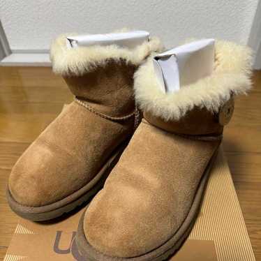 UGG Mini Bailey Button 22cm