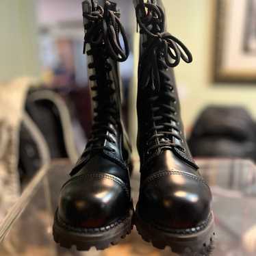 Boots/ Demonia RIOT 14 Boots NEW w/o box. Size 8M/