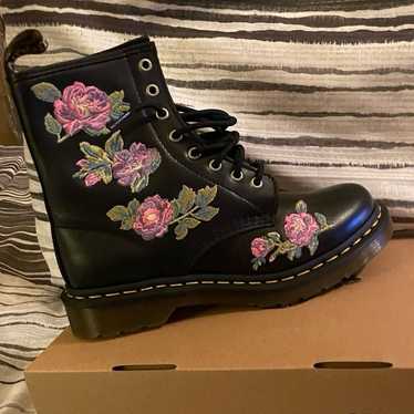 doc martens 1460 Vonda | embroidered floral boots