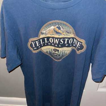 Vintage Yellowstone National Park Graphic T-Shirt… - image 1