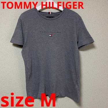 TOMMY HILFIGER T-shirt.