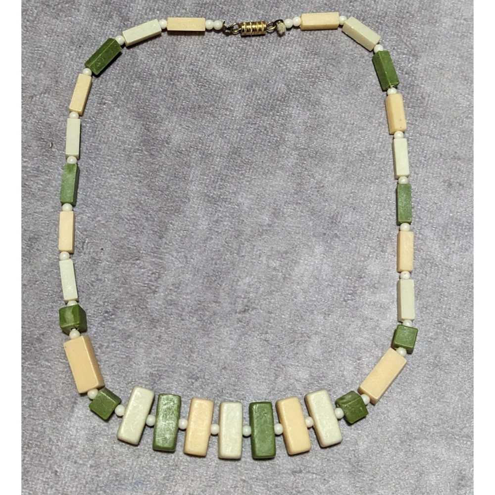 Other Vintage 1920s Celluloid/Bakelite Green Bead… - image 11