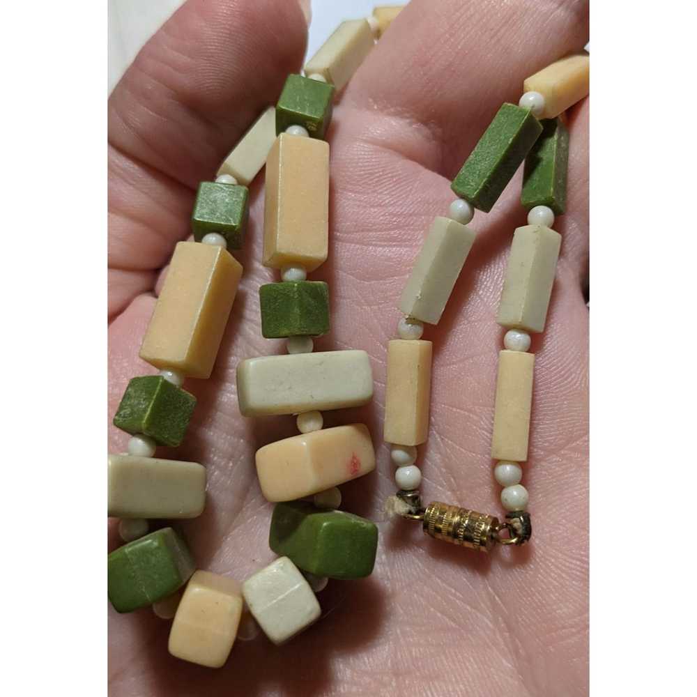 Other Vintage 1920s Celluloid/Bakelite Green Bead… - image 7