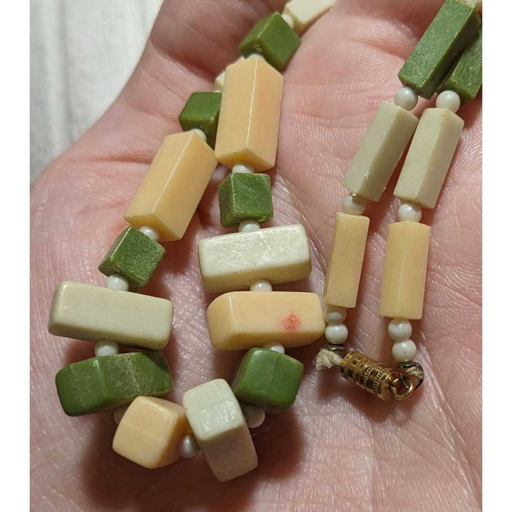 Other Vintage 1920s Celluloid/Bakelite Green Bead… - image 9