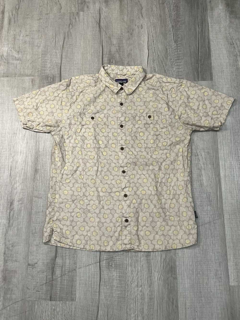 Patagonia Patagonia Floral Go-To SS Button-Up - image 1