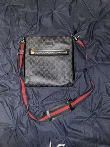 Gucci GUCCI GG SUPREME MESSENGER BAG