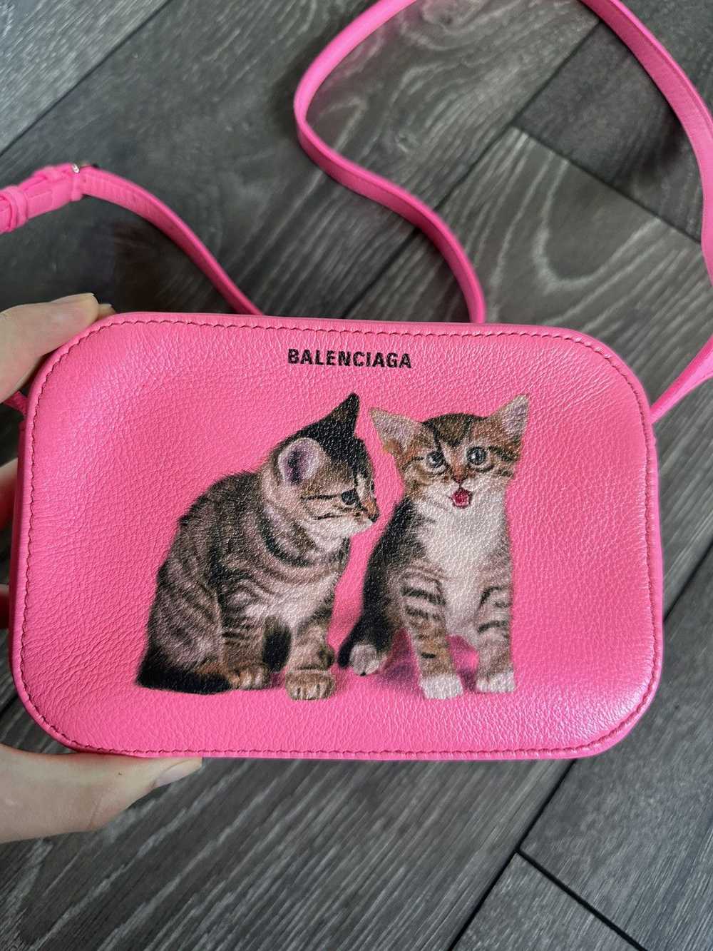 Balenciaga balenciaga fw18 kitten pink camera bag - image 2