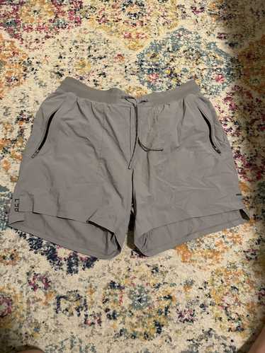 Lululemon Lululemon license to train shorts 5”