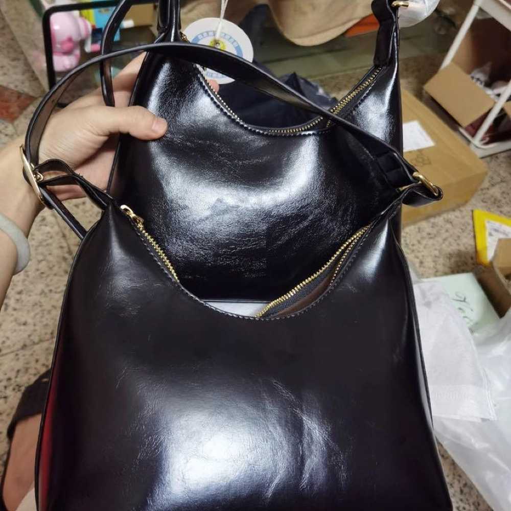 Black one-shoulder bag - image 2