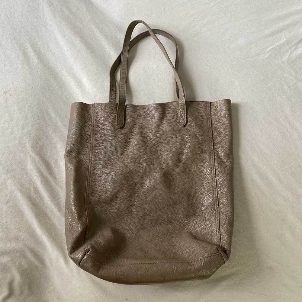 Cuyana Tall Taupe pebbled leather large tote bag … - image 3