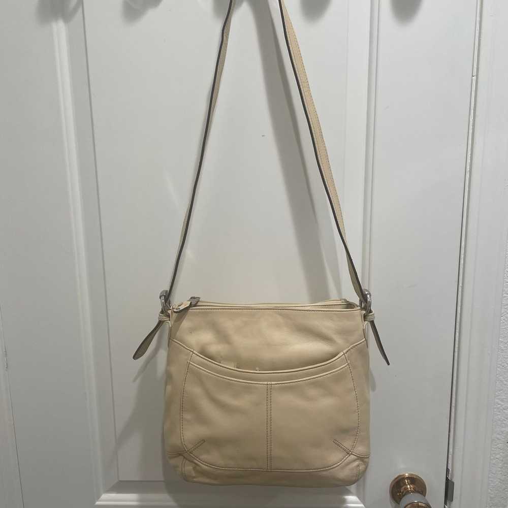 NWOT Cream colored Tiagnello leather handbag. - image 3