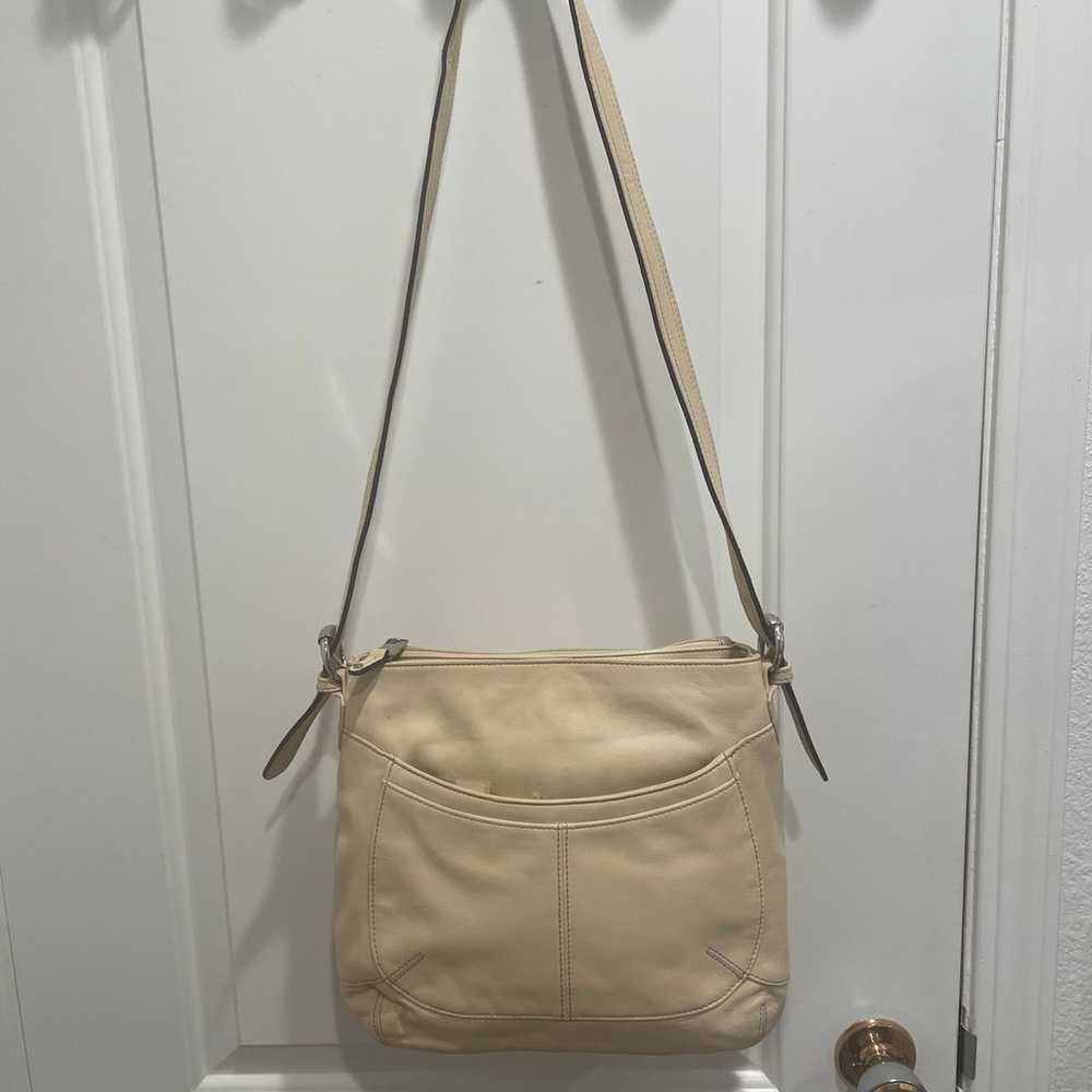 NWOT Cream colored Tiagnello leather handbag. - image 4