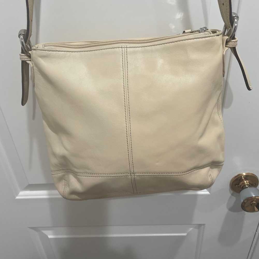 NWOT Cream colored Tiagnello leather handbag. - image 6