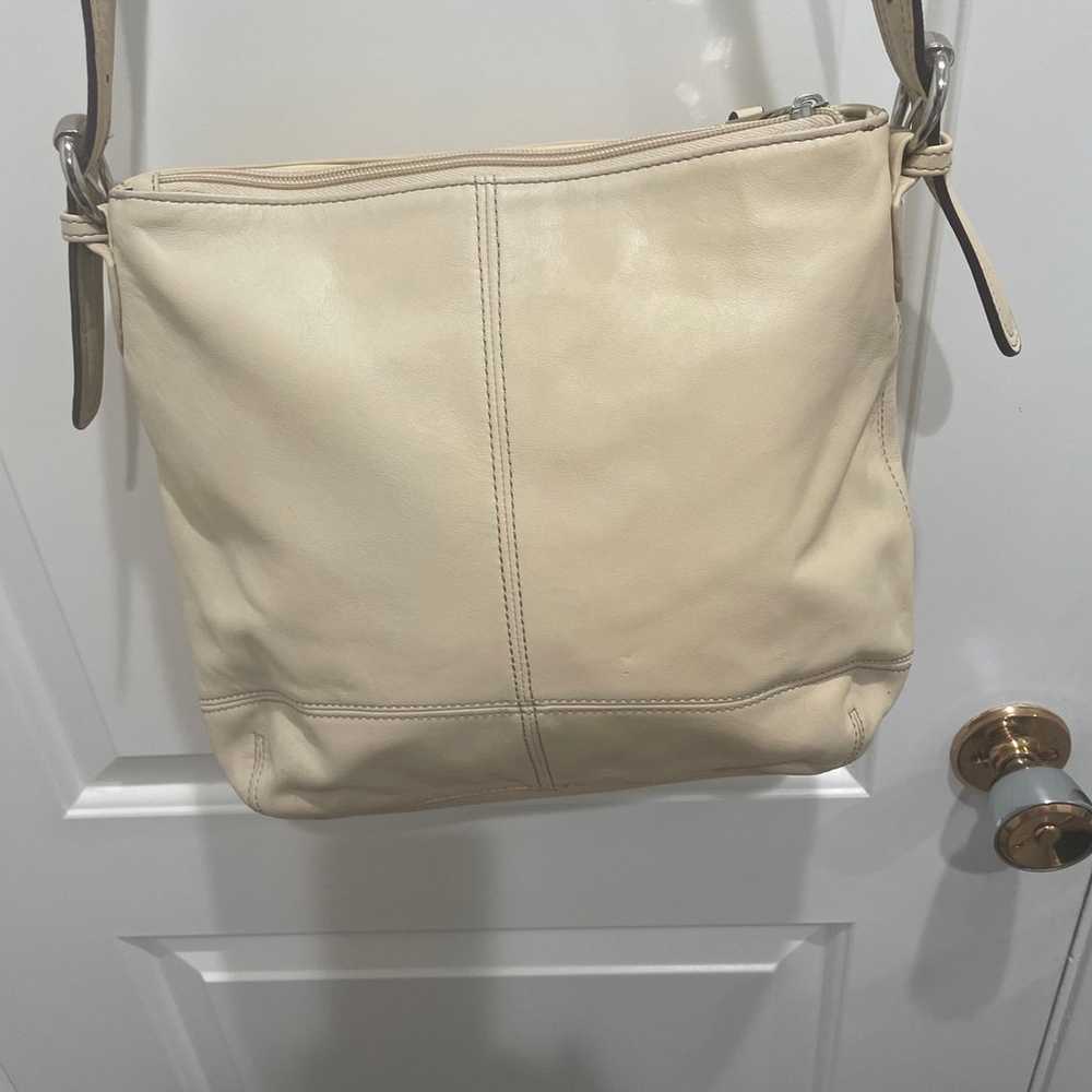 NWOT Cream colored Tiagnello leather handbag. - image 7