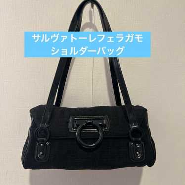 【Excellent condition】Salvatore Ferragamo shoulder 