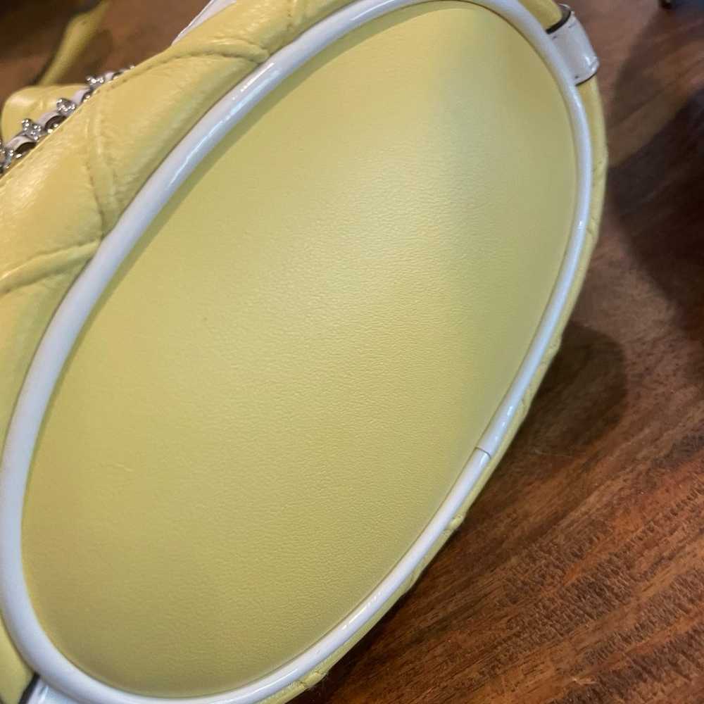 Tory Burch yellow/white leather  small bucket bag - image 5