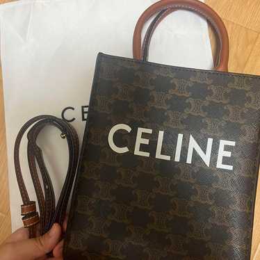 CELINE tote bag in brown with a shoulder strap.