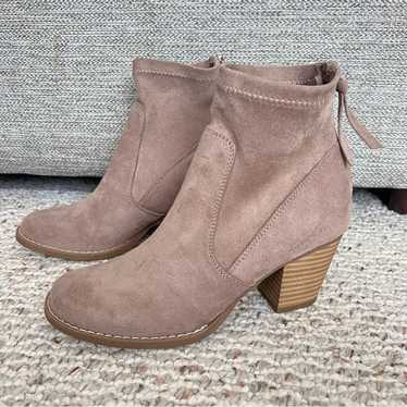 Dolce Vita DV8 suede ankle bootie