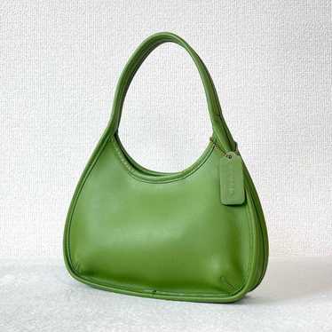 Vintage green coach - Gem Vintage green coach - Gem