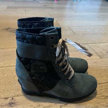 Sorel PDX Lexie Hidden Wedge Olive green and Black