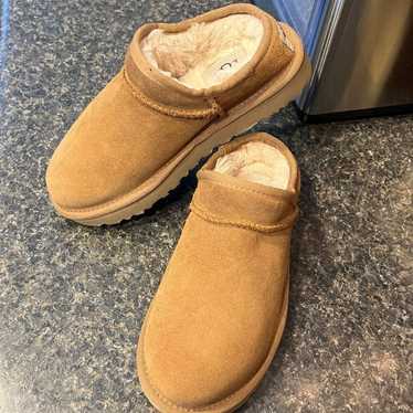 Like New UGG Classic Slipper