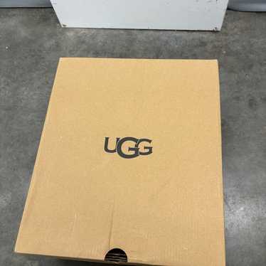 UGG - image 1