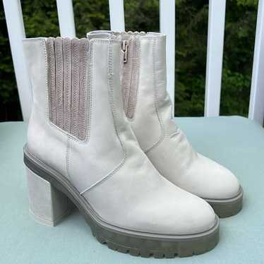 Free People James Chelsea Boots Size 8.5 cream - image 1