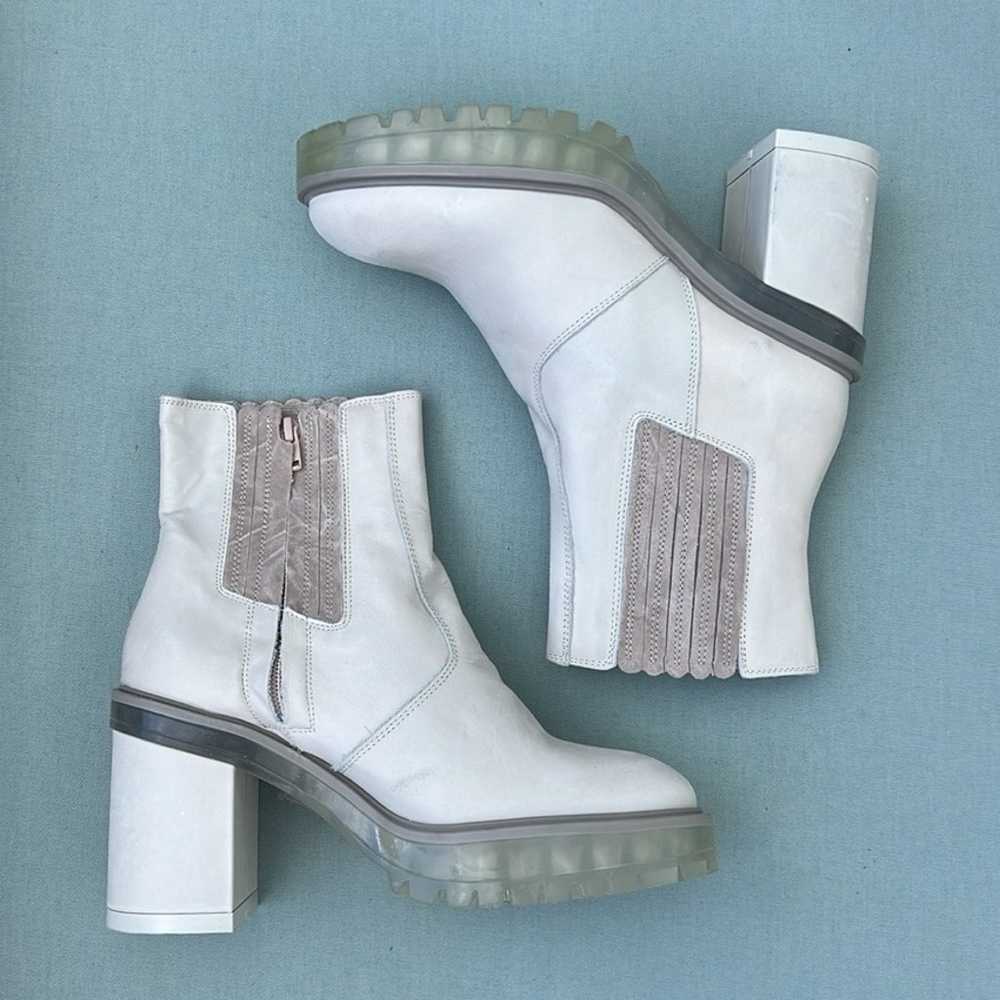 Free People James Chelsea Boots Size 8.5 cream - image 4