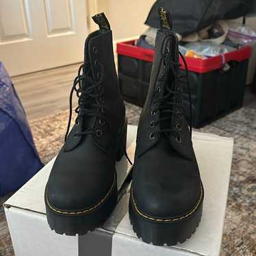 Dr. Martens Shriver HI Wyoming Leather Heeled Blac