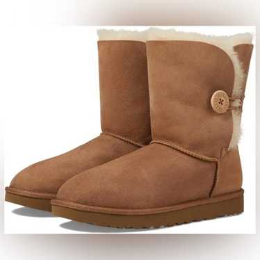 UGG Bailey Button II In Chestnut