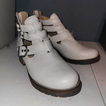 Cream leather buckle boots size 9.5 Dromedaris Ke… - image 1