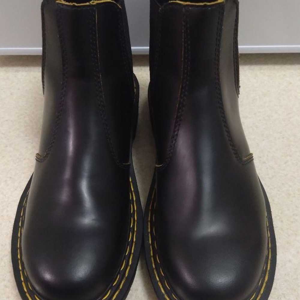 Brand new
Martin
UK5 24cm
Chelsea boots
Side gore… - image 3