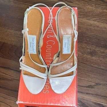 Vtg 70s Town & Country cream sandal heels - image 1