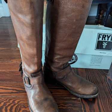 Frye Veronica Back Zip Cognac 7.5 Worn 1-2 Times … - image 1