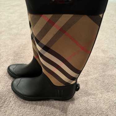 Authentic Burberry boots barely worn