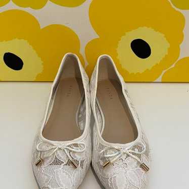 Landa White Lace Flat Shoes.