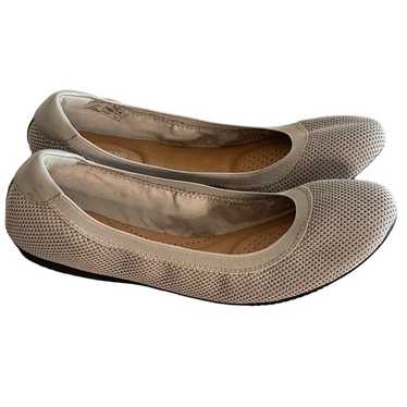 LANDS' END Light Gray Fabric Mesh Cushioned Women… - image 1