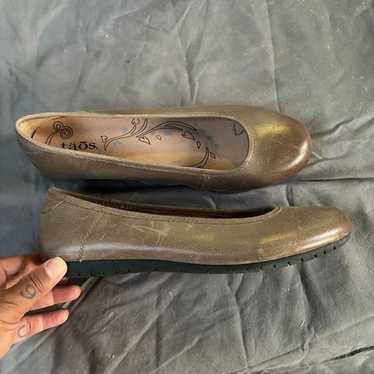 TAOS RASCAL Taupe Leather BALLET FLATS Shoes 8.5 - image 1